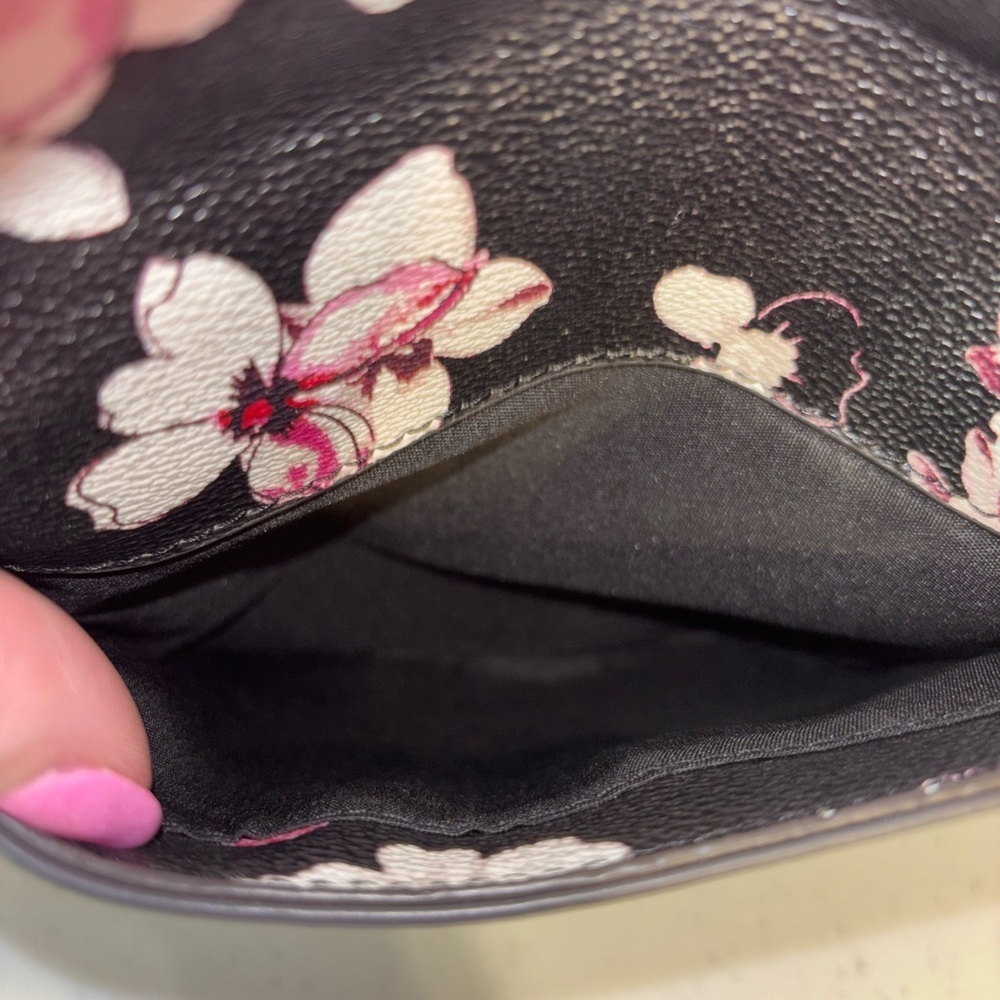 Liz Claiborne Black Floral Crossbody Bag - Picture 6 of 11